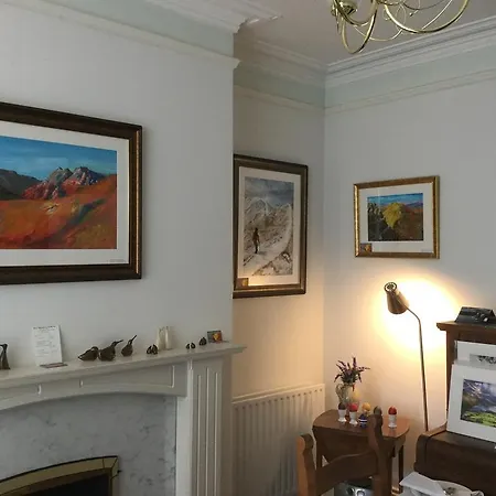 Damson לינה וארוחת בוקר 4*