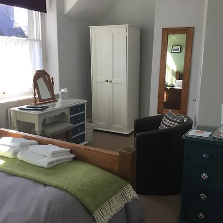 לינה וארוחת בוקר Damson 4*