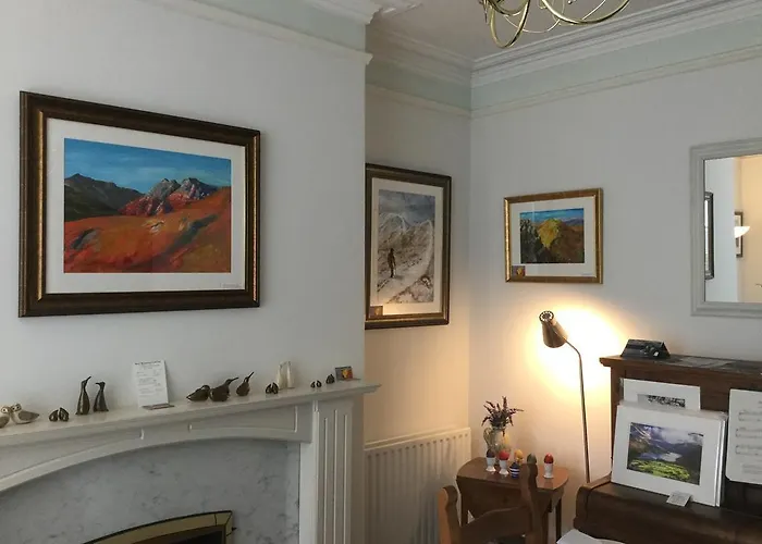 Damson לינה וארוחת בוקר 4*