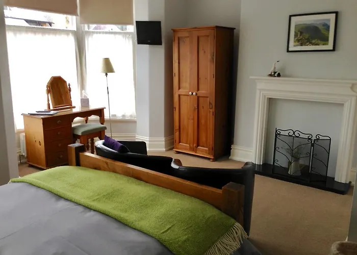 Damson לינה וארוחת בוקר 4*