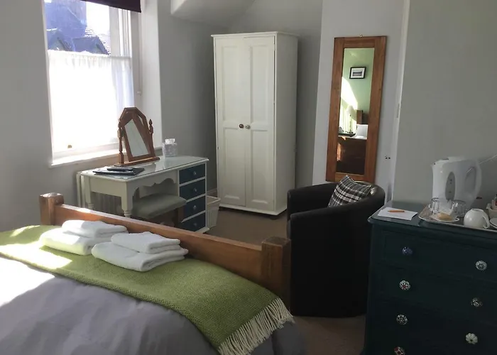 לינה וארוחת בוקר Damson 4*