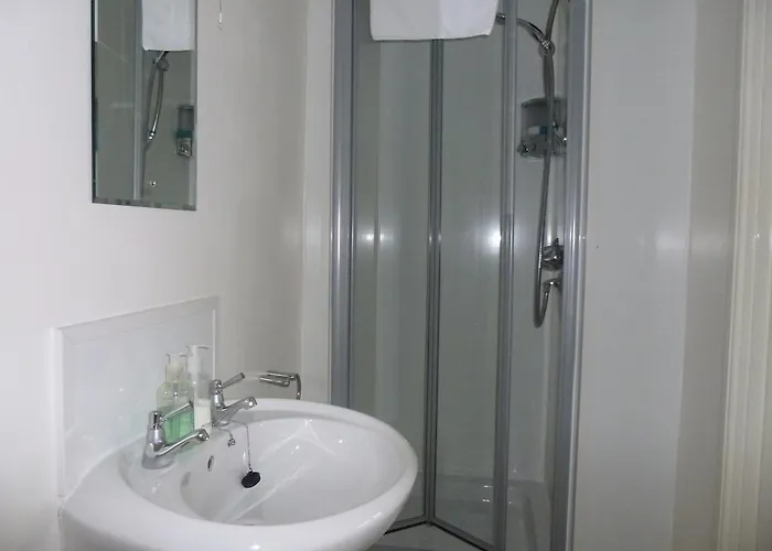 Damson לינה וארוחת בוקר קזיק