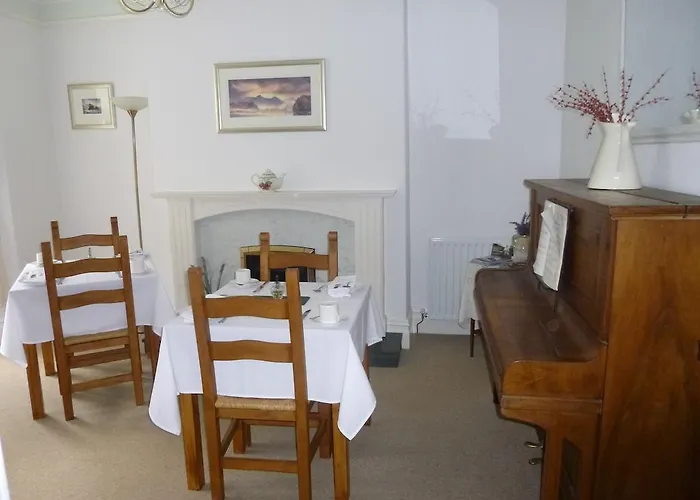 לינה וארוחת בוקר Damson